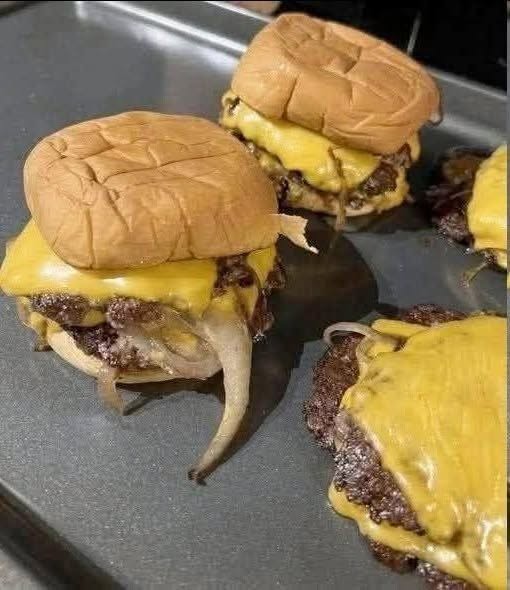 Do onions belong on burgers?